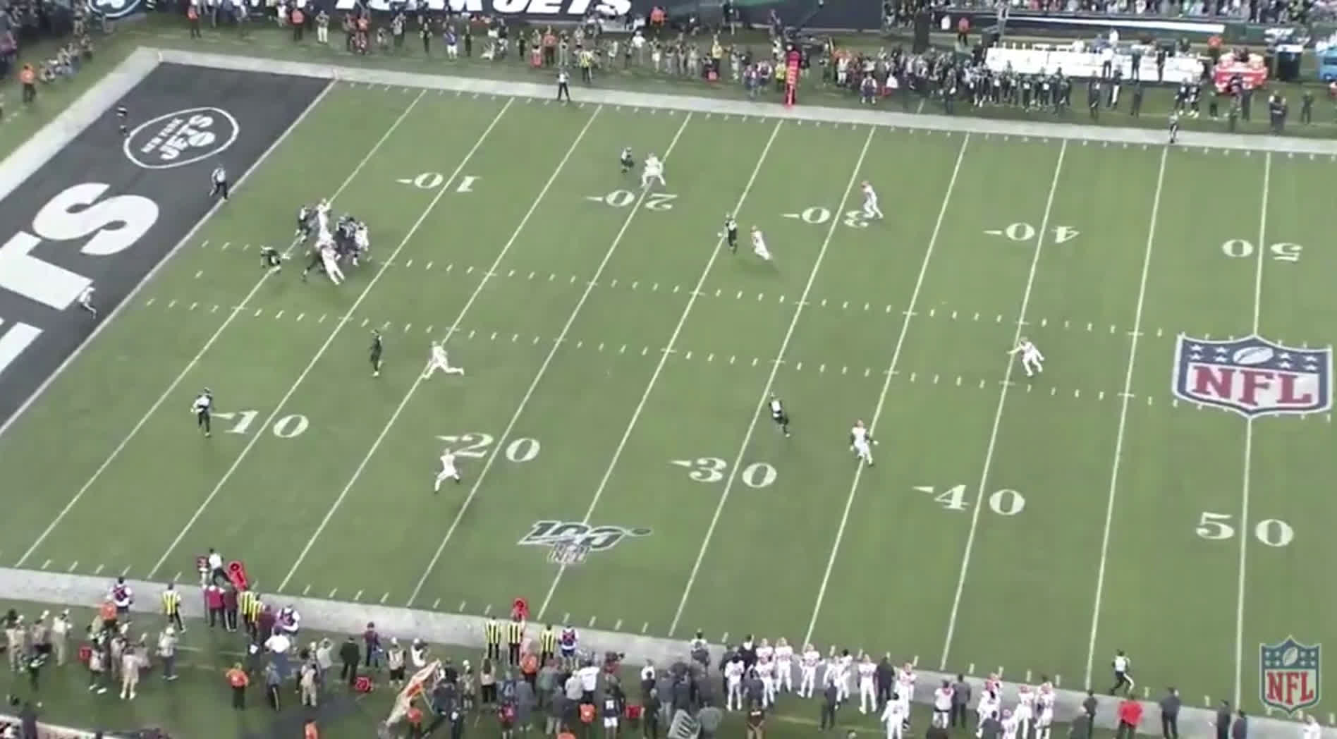 Q1 908 thirdand12 Siemian throws pass