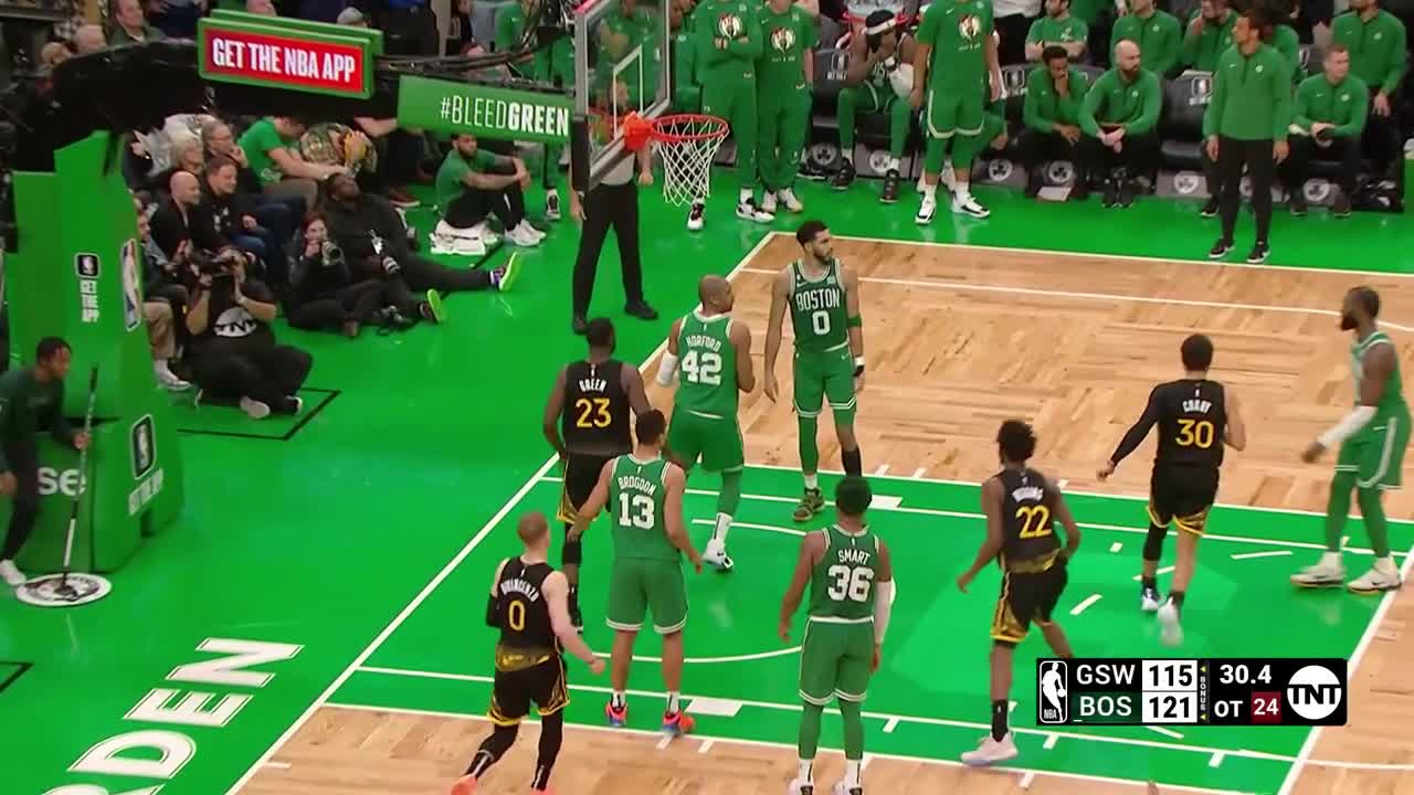 Highlight Warriors have a 6-point possession and Smart almost throws it away before Celtics take back control of the game up 3 r/nba