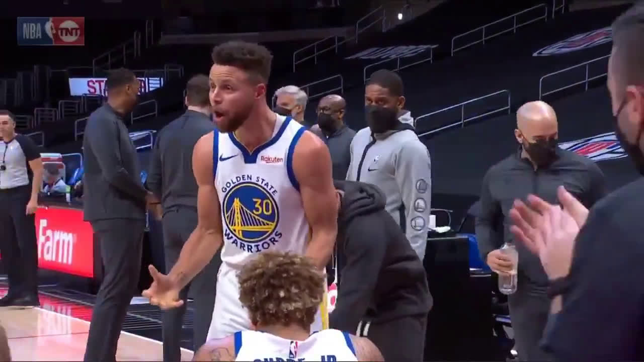 Mychal Thompson (Klay's father) shares a photo of '2 year old Klay