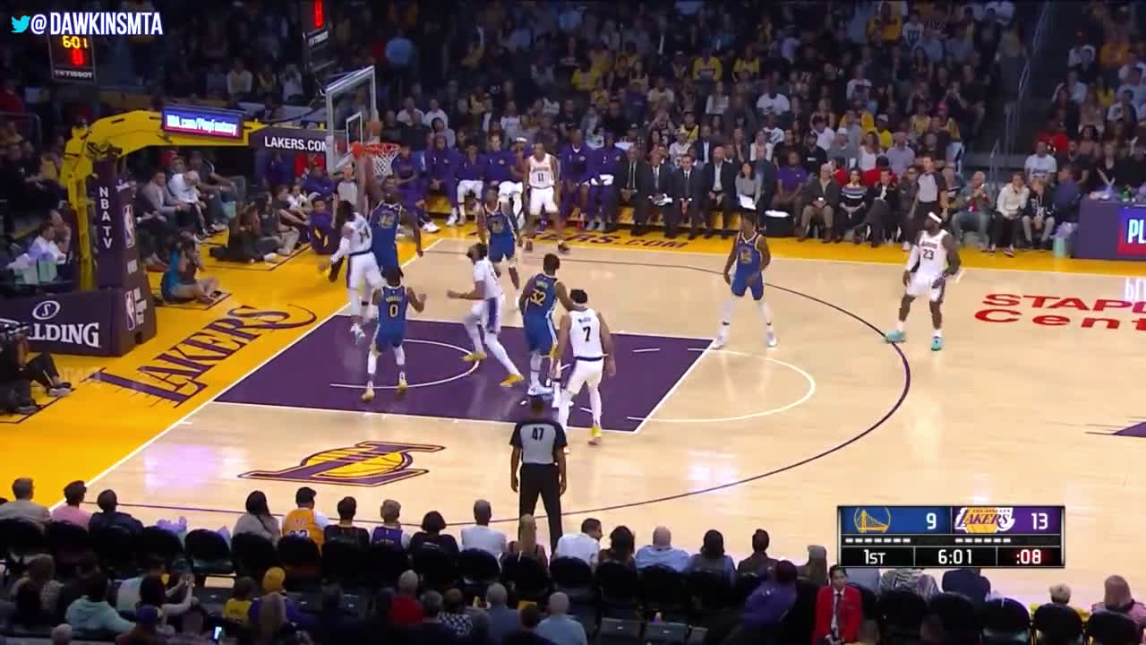 Video Lebron James No Look Pass To Danny Green While Falling Down Business Insider