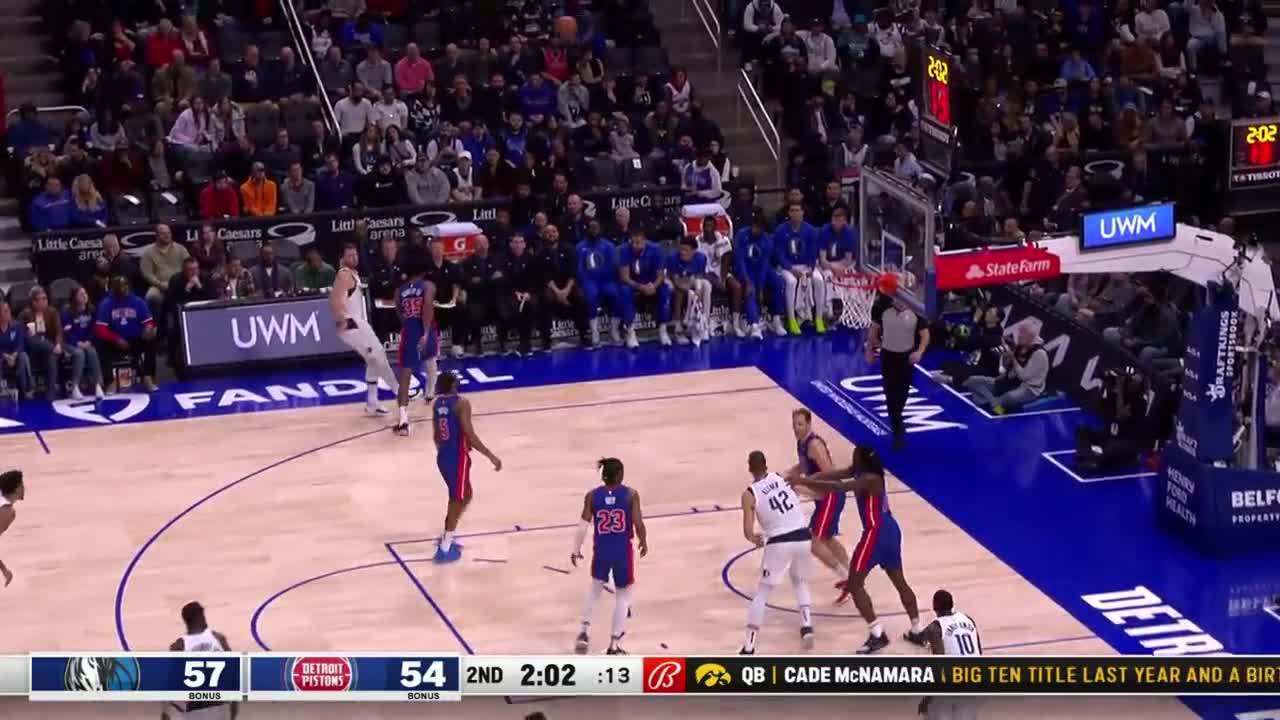 [Highlights] Luka Doncic different types of the stepback move : r/nba