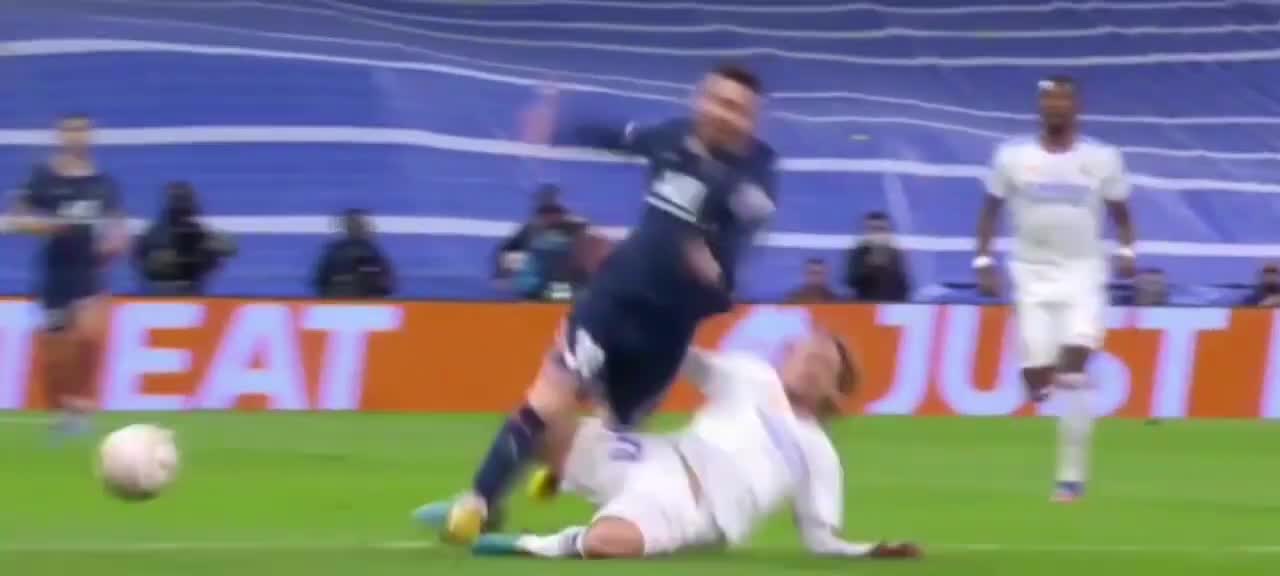 Watch: Luka Modric executes perfect tackle on Messi in Real Madrid win