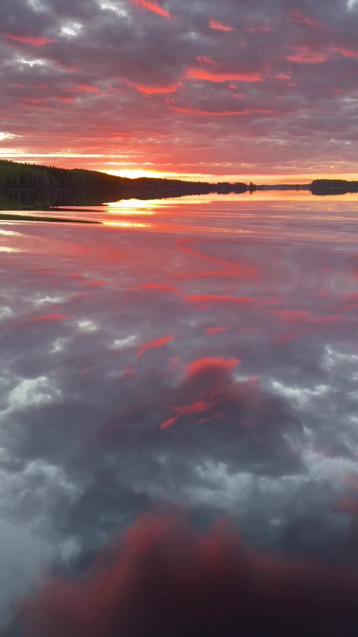 🔥 Littest lake looking like liquid mirror in Finland