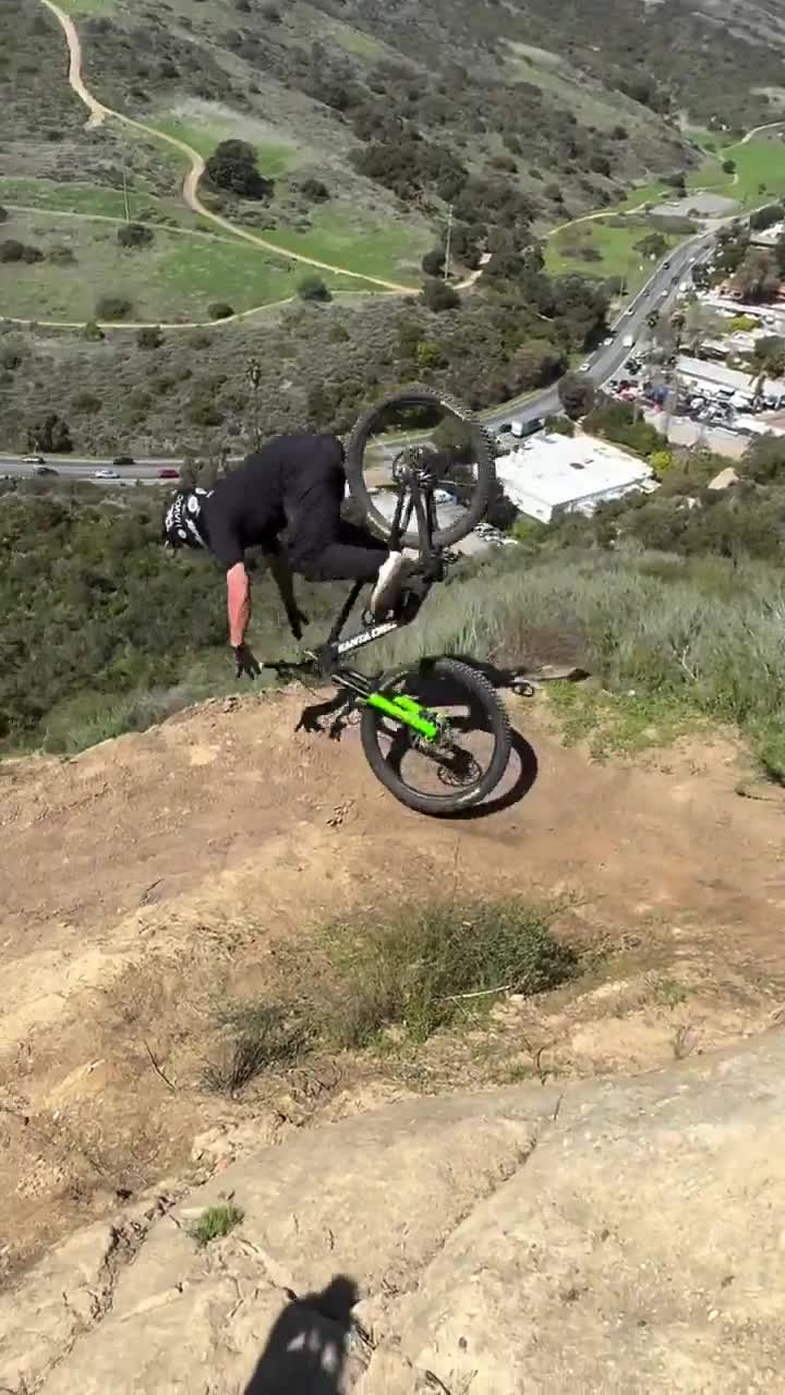 Watch "1cc9e18dc8774593" on Streamable.
