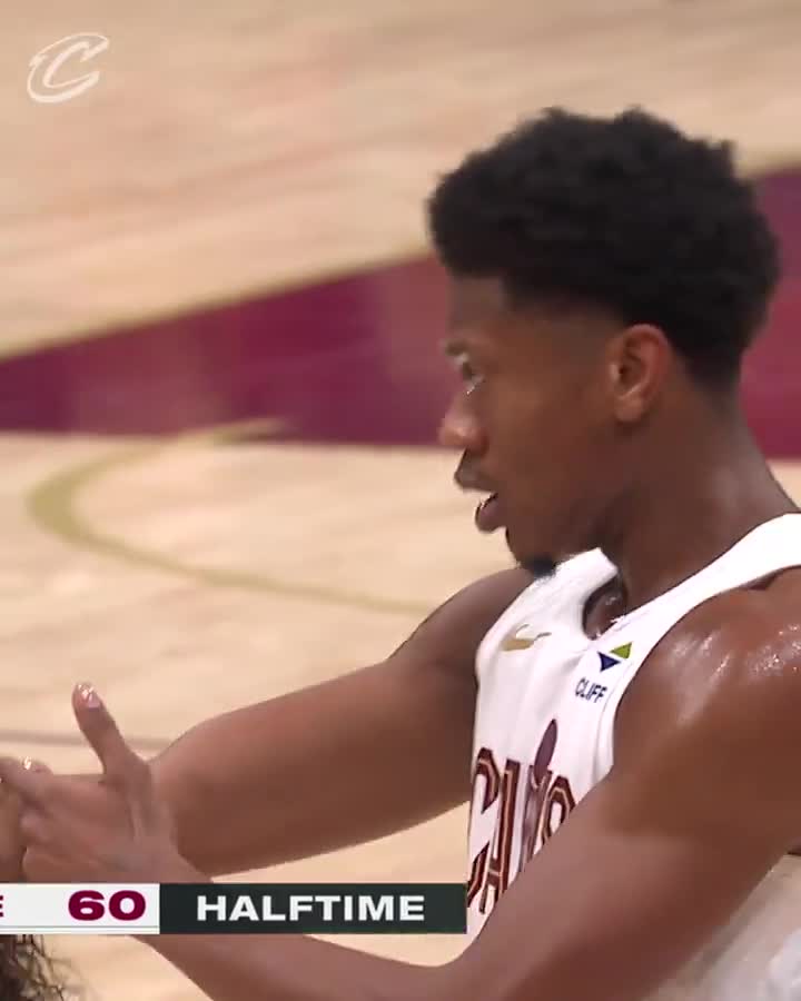 Watch Underdog - De’Andre Hunter at the buzzer to cap a 17-4 Cavalier ...
