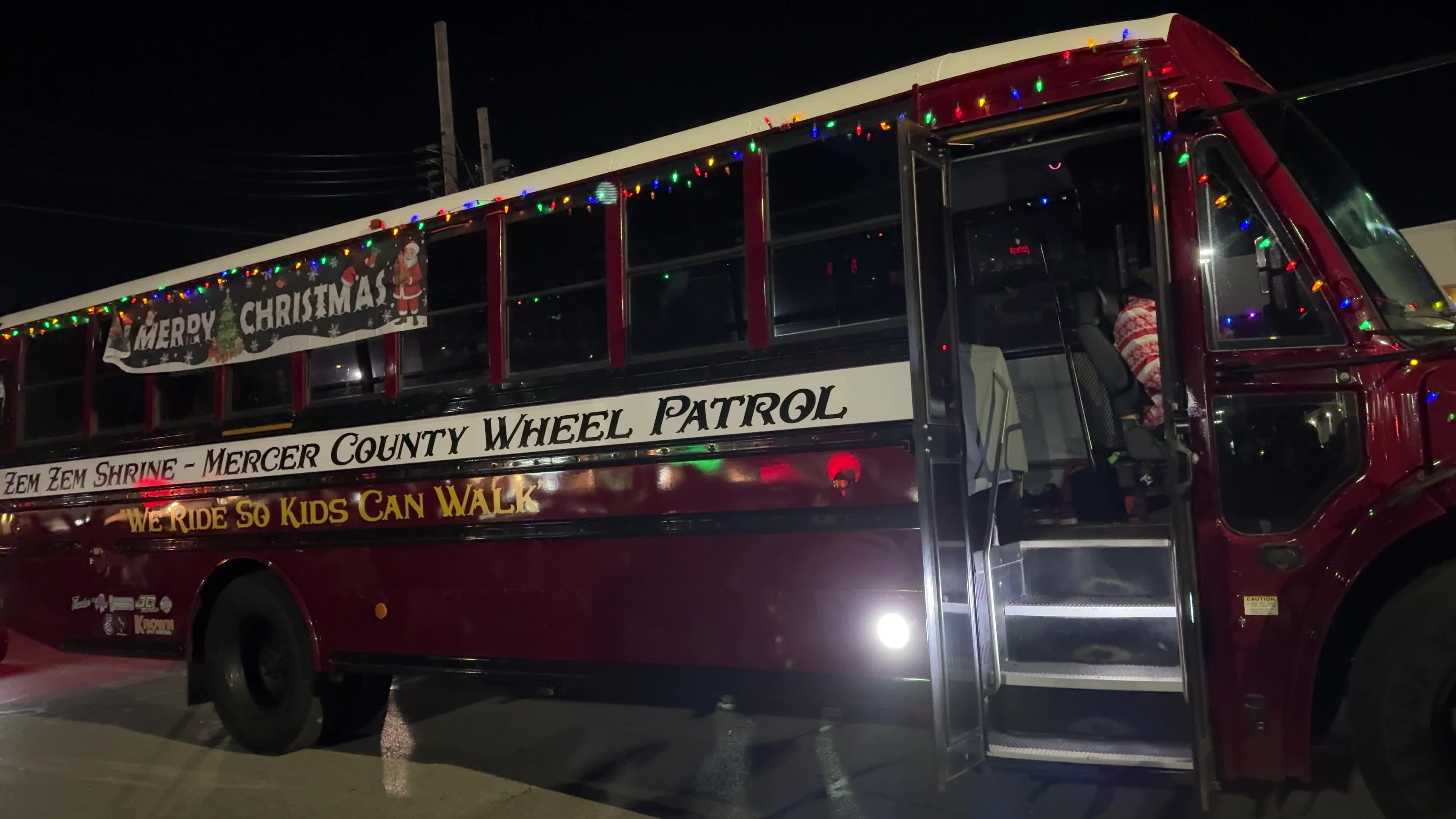 Watch 4K The 2025 Hermitage Christmas Light Up Parade In