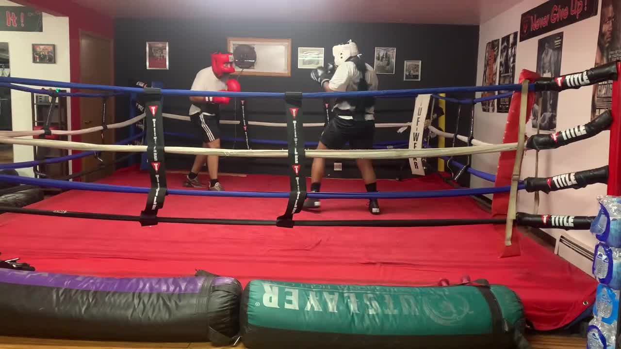 Sparring 3 rounds harsh criticism please I wanna know what I can improve on  and what I did good if I did nothing good let me know (2,1/2 weeks boxing).  : r/amateur_boxing