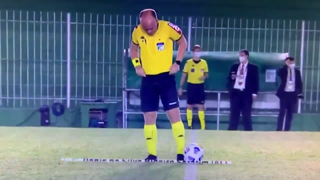 Goalkeeper sent off for peeing on the field, manager can't understand why