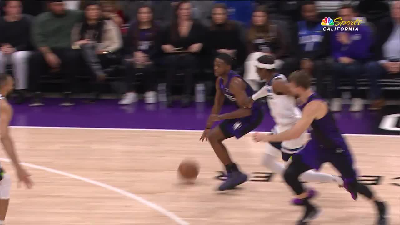 De'Aaron Fox Step-Back 3 - Embed