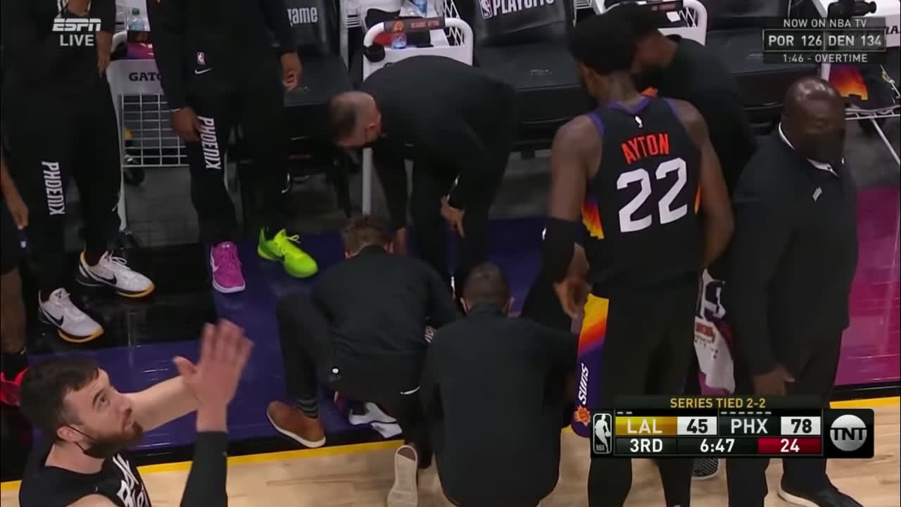 Chris Paul heated after shoulder reinjured by Wes Matthews!Vn0FXdnLGJY