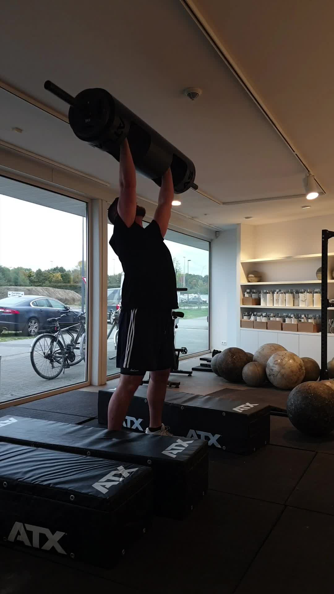 23-10-2022 80kg log push press set 3