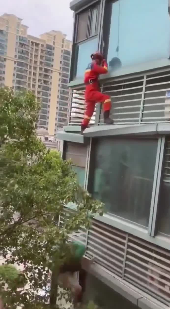 CrazyShit.com | Rescue service has arrived (1) | Streamable