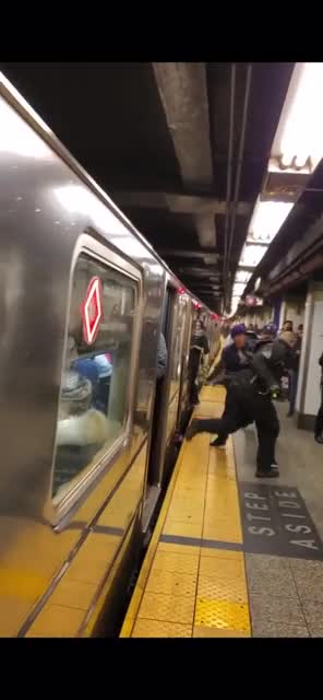 NYC_Subway_Fight_vydncx (1)