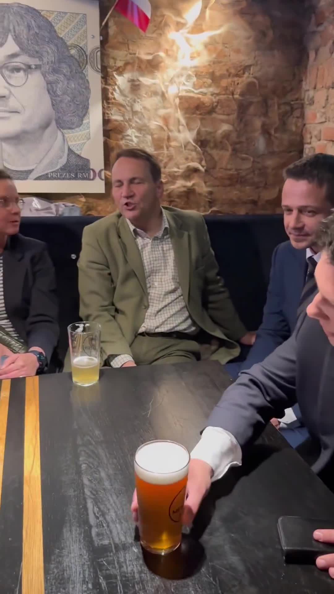 Radosław Sikorski 🇵🇱🇪🇺 - Za Polskę która łączy, nie dzieli. #WygraCałaPolska @trzaskowski_ @S...