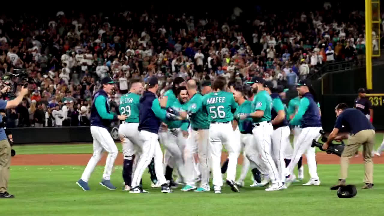 Mariners dance together after win over Houston : r/baseball