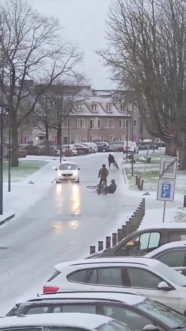 Watch 1705608939262744108 6a933601 720x1280 Streamable