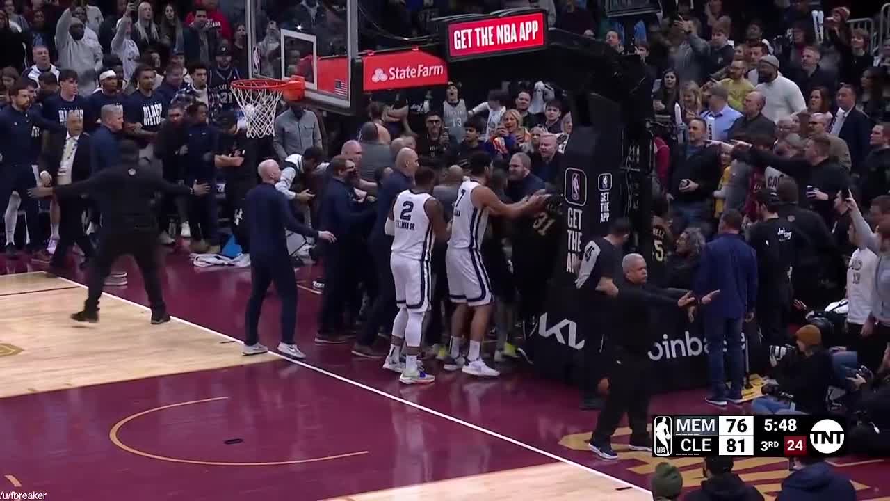 Highlight] Dillon Brooks and Donovan Mitchell get in a scuffle and have the  get separated : r/nba