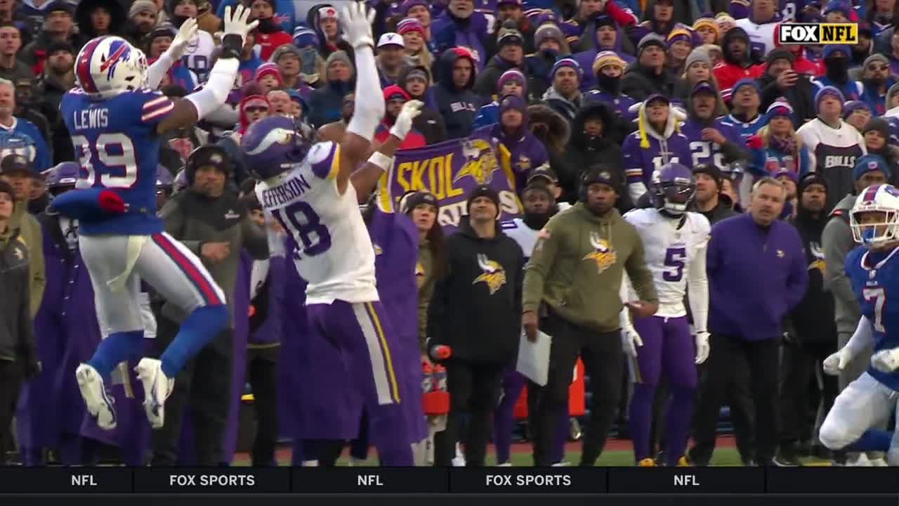 Justin Jefferson makes insane one-handed catch on fourth down to