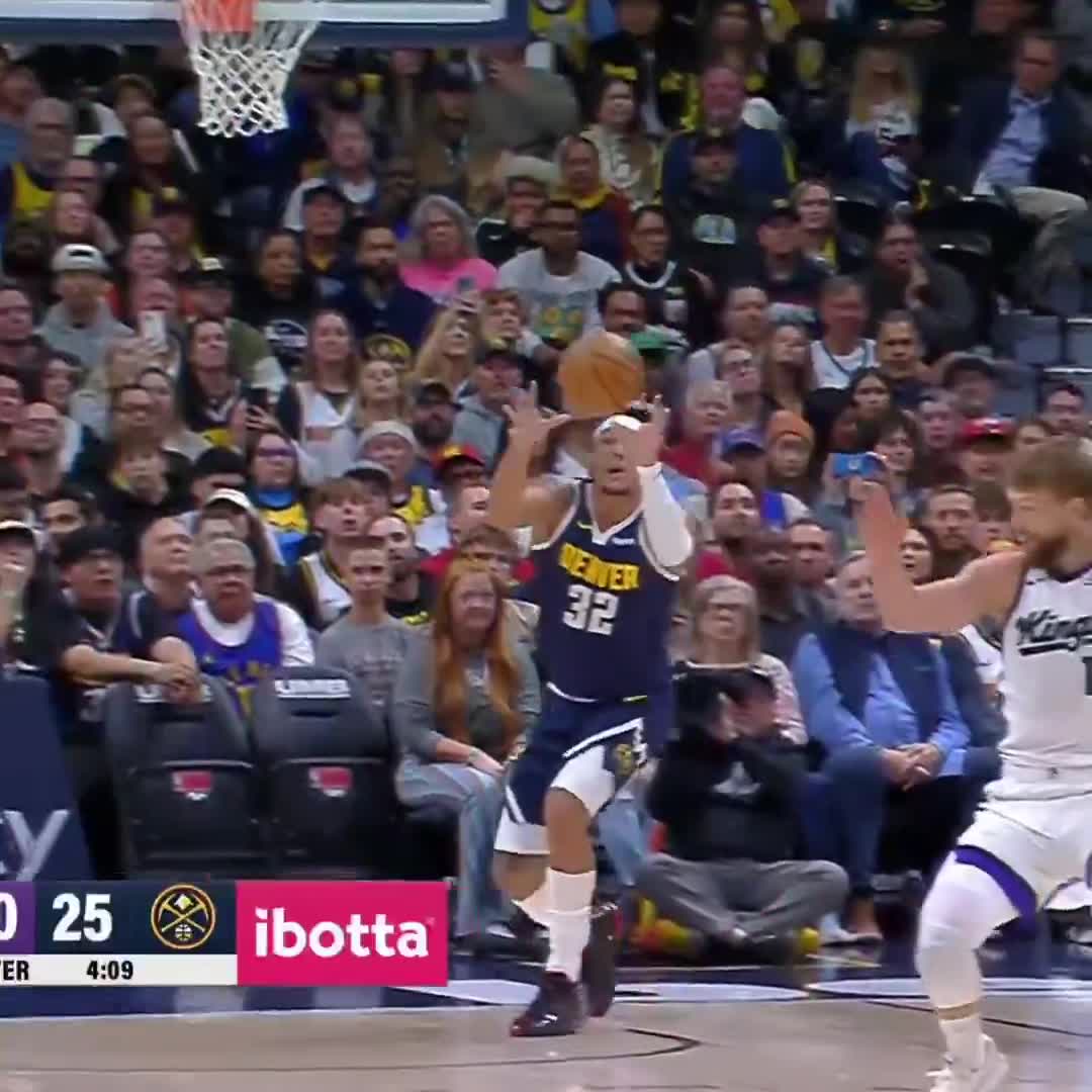 [花邊] 阿肥助攻籃下AG 球直接從小沙頭上擦過