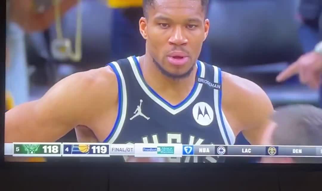 [花邊] 哈利老爸贏球後跑去字母哥面前噴他