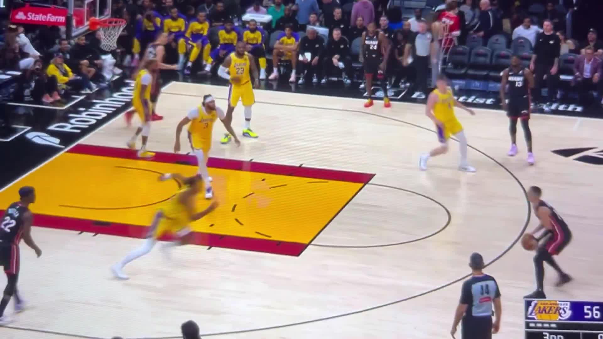 Watch BricksCenter - This Laker “defense” is hilarious | Streamable