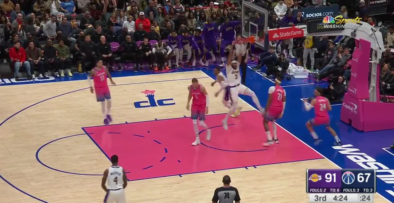 LeBron James throws down the breakaway dunk (GIF)