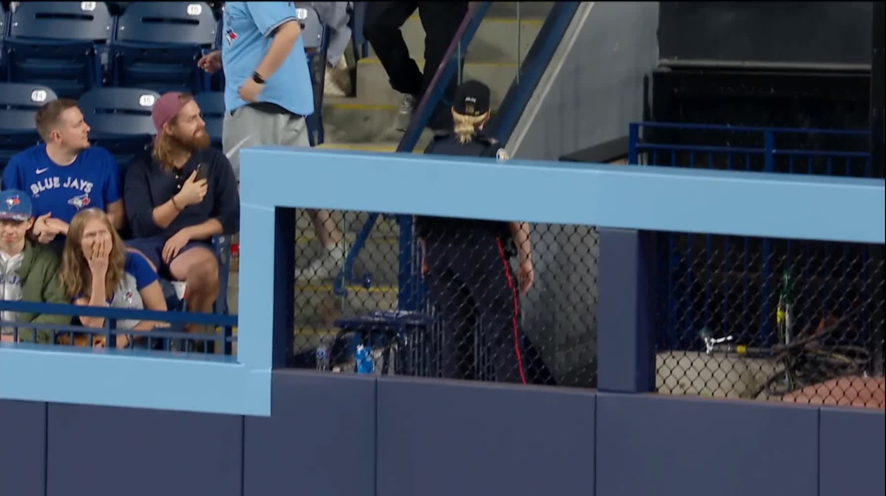 Rogers Centre seats found at scrapyard north of Toronto