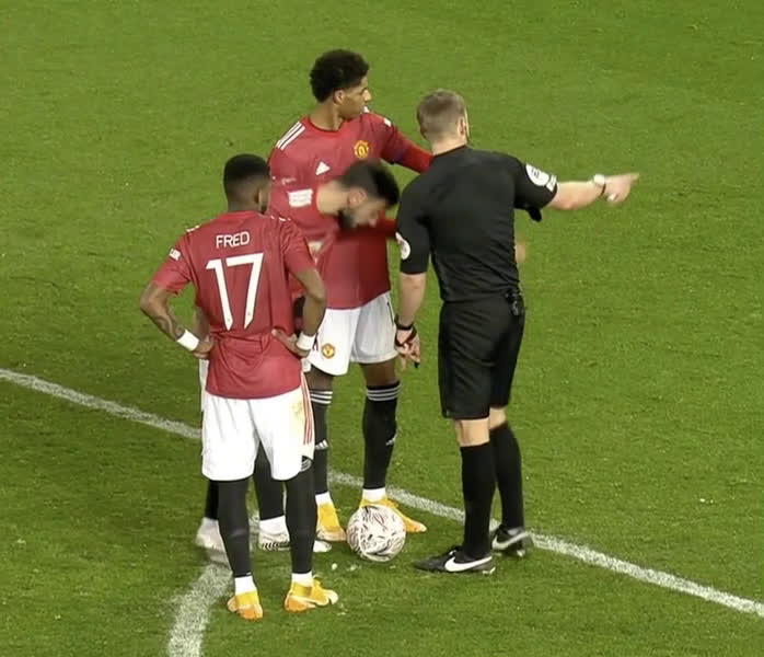 Bruno Fernandes nets stunning free kick as Manchester United blitz