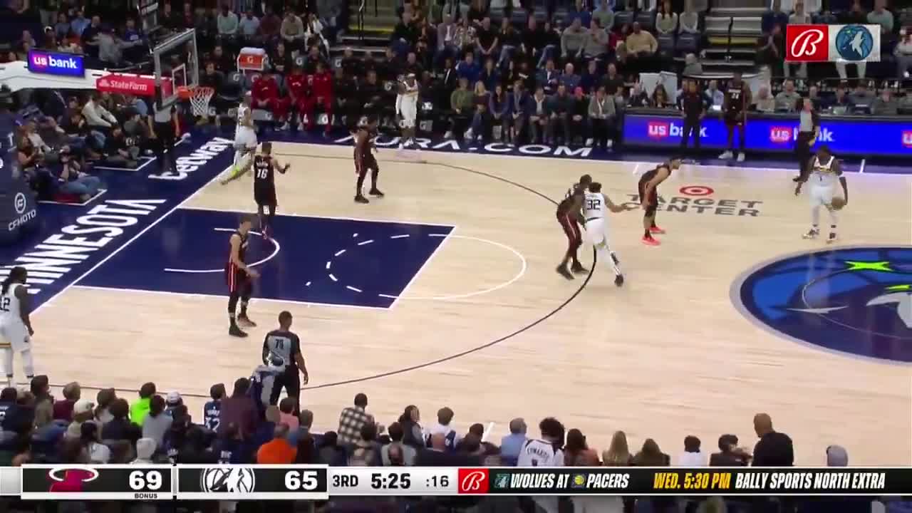 [Highlight] Anthony Edwards doing it all. First, a crazy block on Max ...
