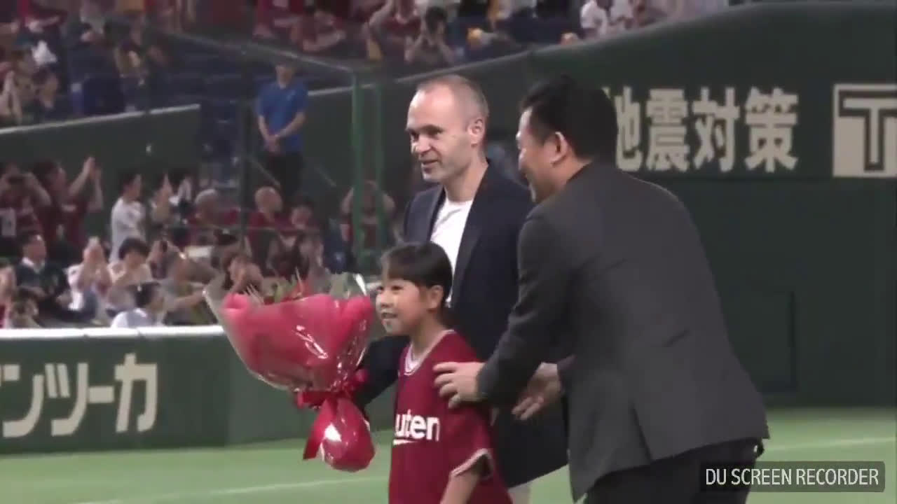 動画 ヴィッセル神戸のイニエスタが東京ドームに登場で大歓声 野球の楽天vsオリックス戦で花束を贈呈されるwww 動画 ヴィッセル神戸のイニエスタが東京ドームに登場で大歓声 野球の楽天vsオリックス戦で花束を贈呈されるwww