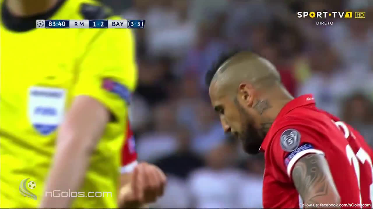 Udgående Rytmisk Rejse GIF Video Arturo Vidal Red Card vs Real Madrid Champions League 2017- Vidal  tackle on Asensio & sent off- Yellow or Not? | Soccer Blog|Football News,  Reviews, Quizzes