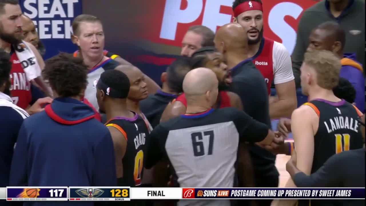 Watch Full sequence CP3 misses layup, Zion windmill dunks and coaches ...