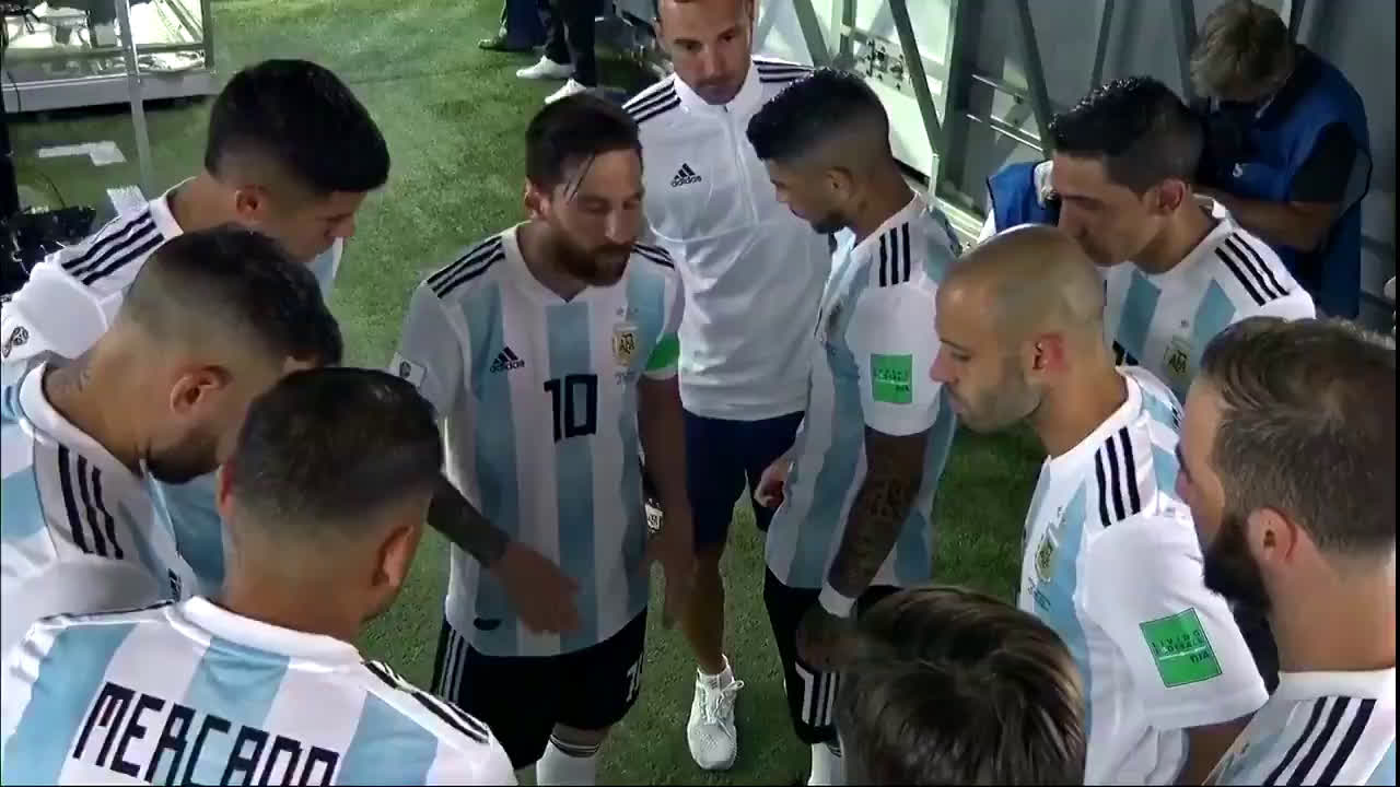 動画 ナイジェリア戦でキャプテンのメッシがハーフタイムにアルゼンチンのチームメートを集める 円陣の中心で選手を鼓舞 動画 ナイジェリア戦でキャプテンのメッシがハーフタイムにアルゼンチンのチームメートを集める 円陣の中心で選手を鼓舞