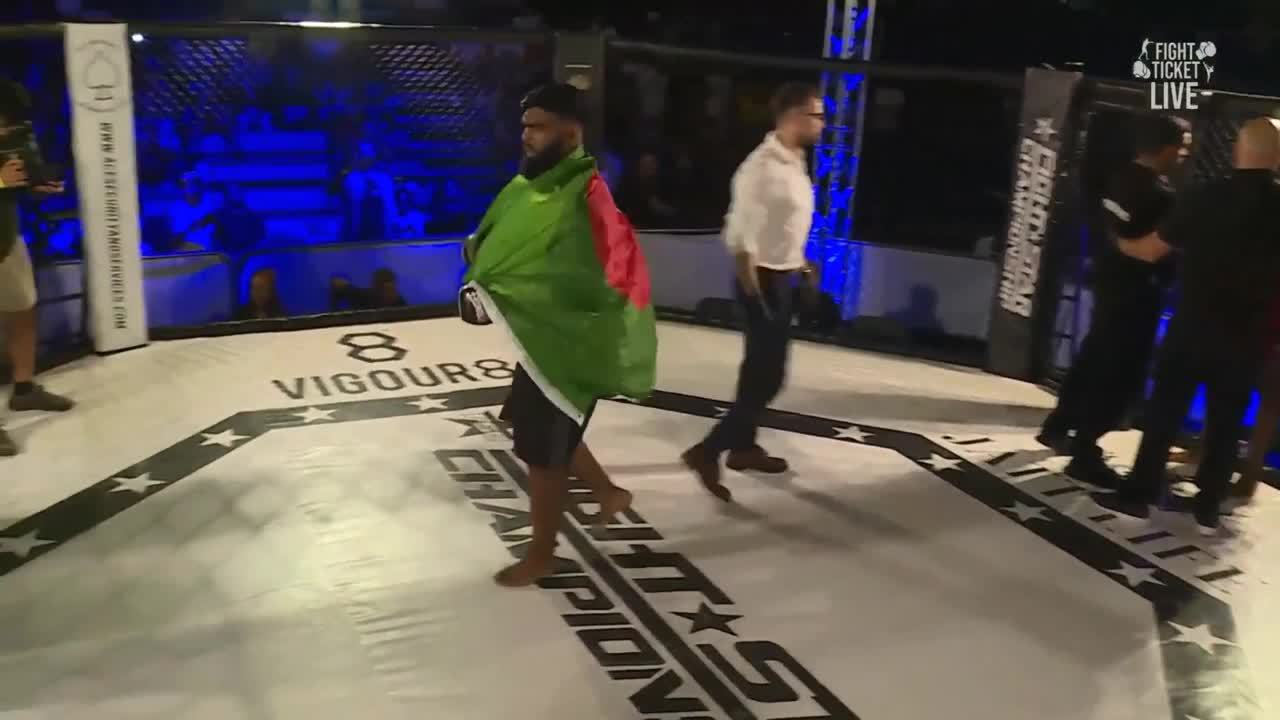 Last night i fought for my first amateur title and got the finish within a minute to become