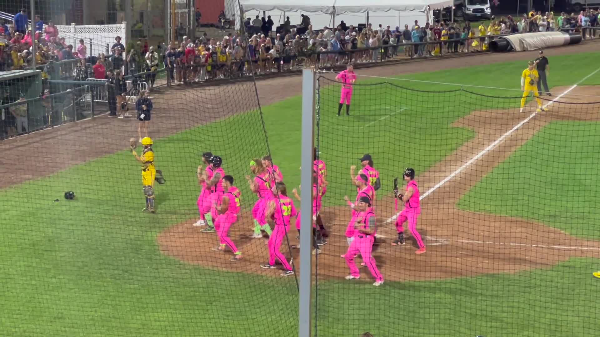 Red Sox Star Johnny Damon Joins Bananas Dancing Baseball Team