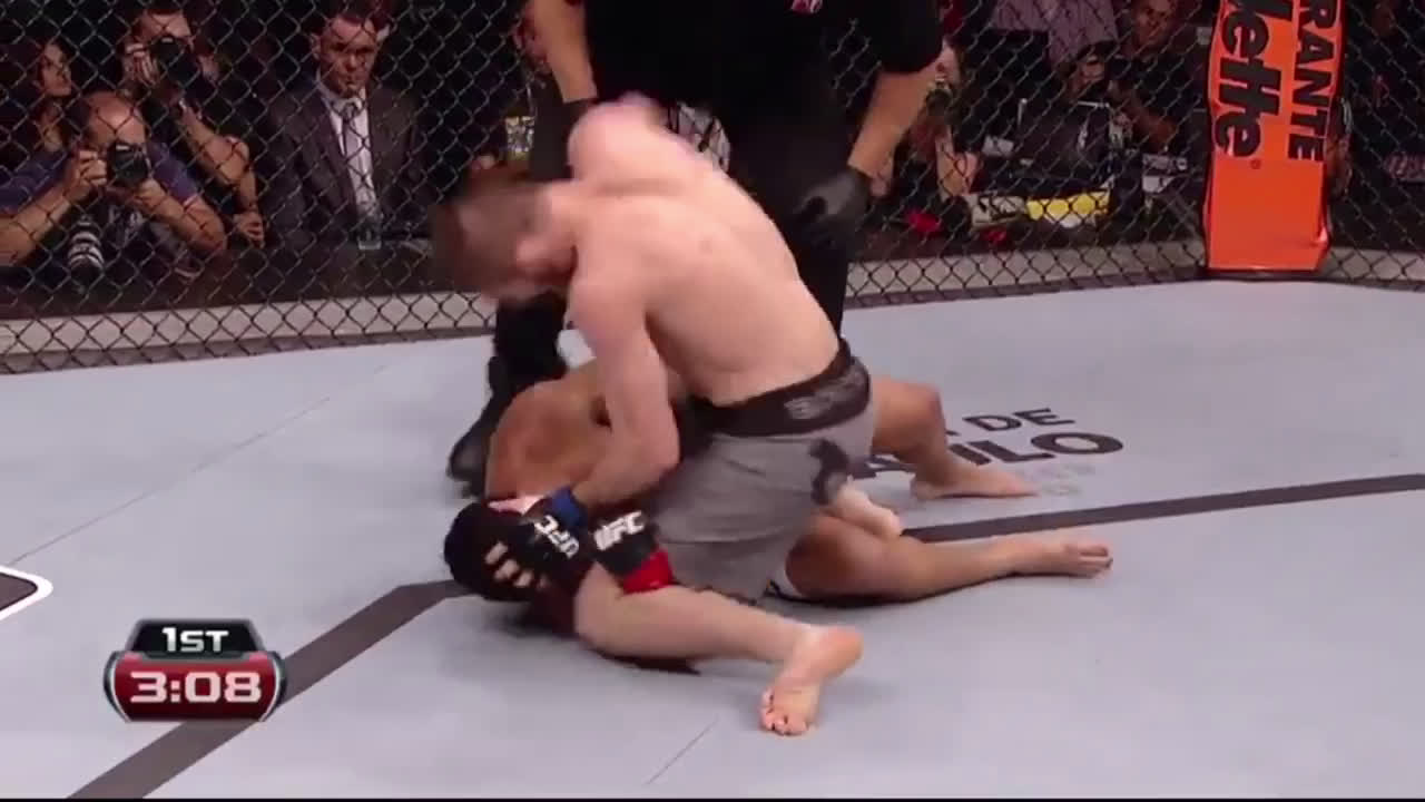 Khabib Nurmagomedov finds his range with a wild leaping uppercut on Thiago  Tavares and proceeds to land 18 undefended smesh before the fight is called., image size:1280x720