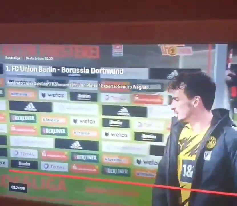 Gif: Hummels furious reaction after defeat to Union Berlin!