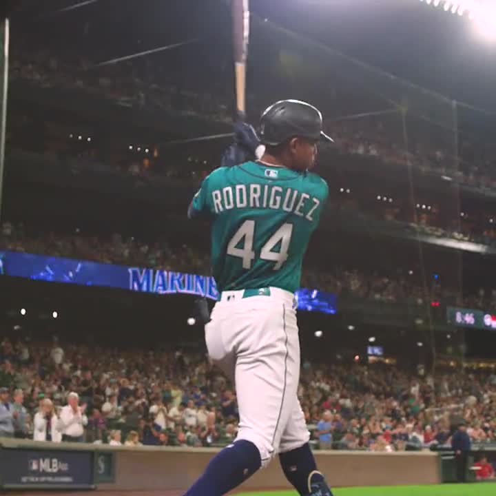Highlight] Julio Rodriguez steps to the plate as his contract