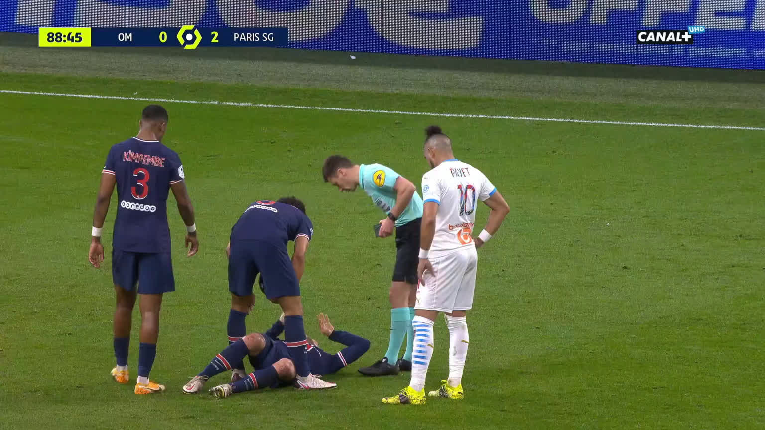 Video Dimitri Payet Gets A Direct Red Card For A Terrible Foul On Verratti Witty Futty