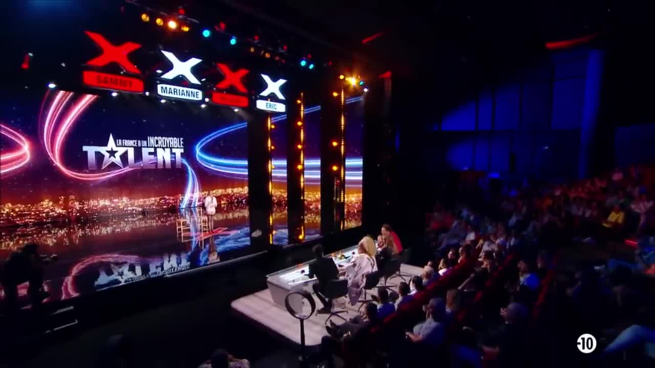 Watch La France a un incroyable talent Béatrice McQueef joue de la flûte avec son vagin