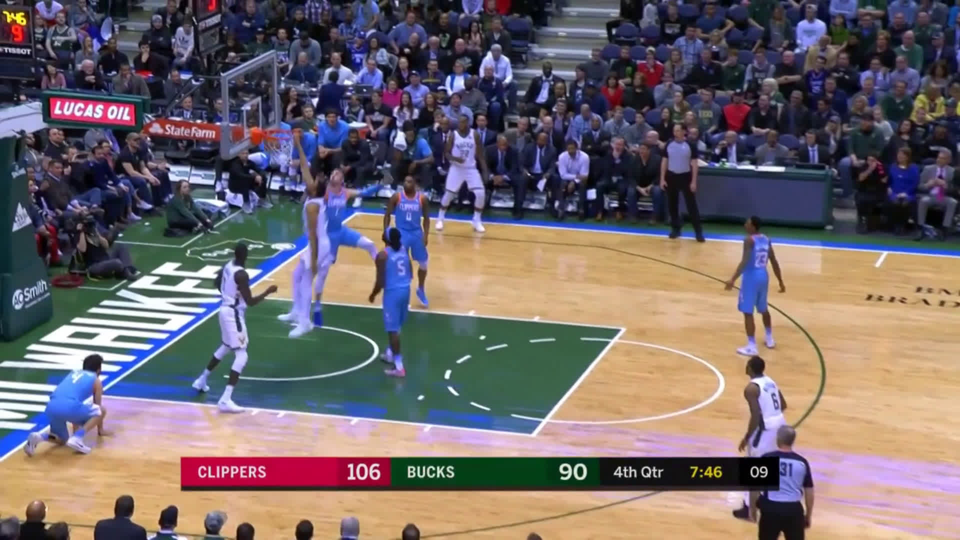 Jabari Parker Posterizes Sam Dekker