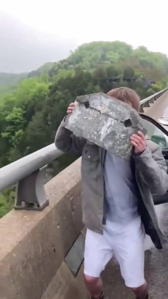 Watch this video on Streamable.