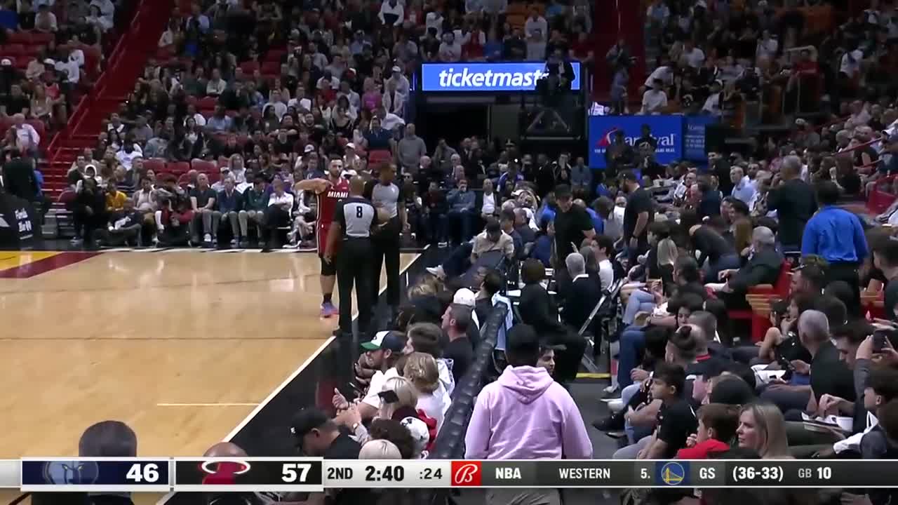 [Highlights] Dillon Brooks shows frustration, pushes cameraman 👀