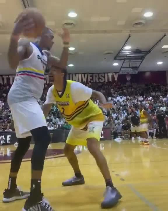 Watch: Dejounte Murray's high school basketball highlight leaves fan  dumdfounded
