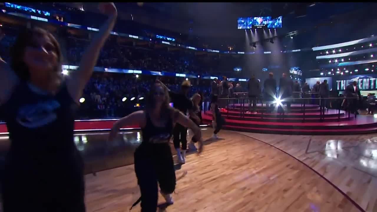 Video of the NBA's legends posing for a photo for the NBA's 75th Anniversary  : r/nba