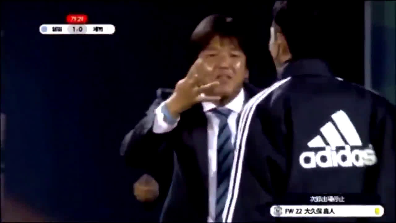 動画 湘南ベルマーレ戦で大久保嘉人がレガースを落とし遅延行為でイエローカード ジュビロ磐田の名波浩監督も必死の抗議 動画 湘南ベルマーレ戦で大久保嘉人がレガースを落とし遅延行為でイエローカード ジュビロ磐田の名波浩監督も必死の抗議