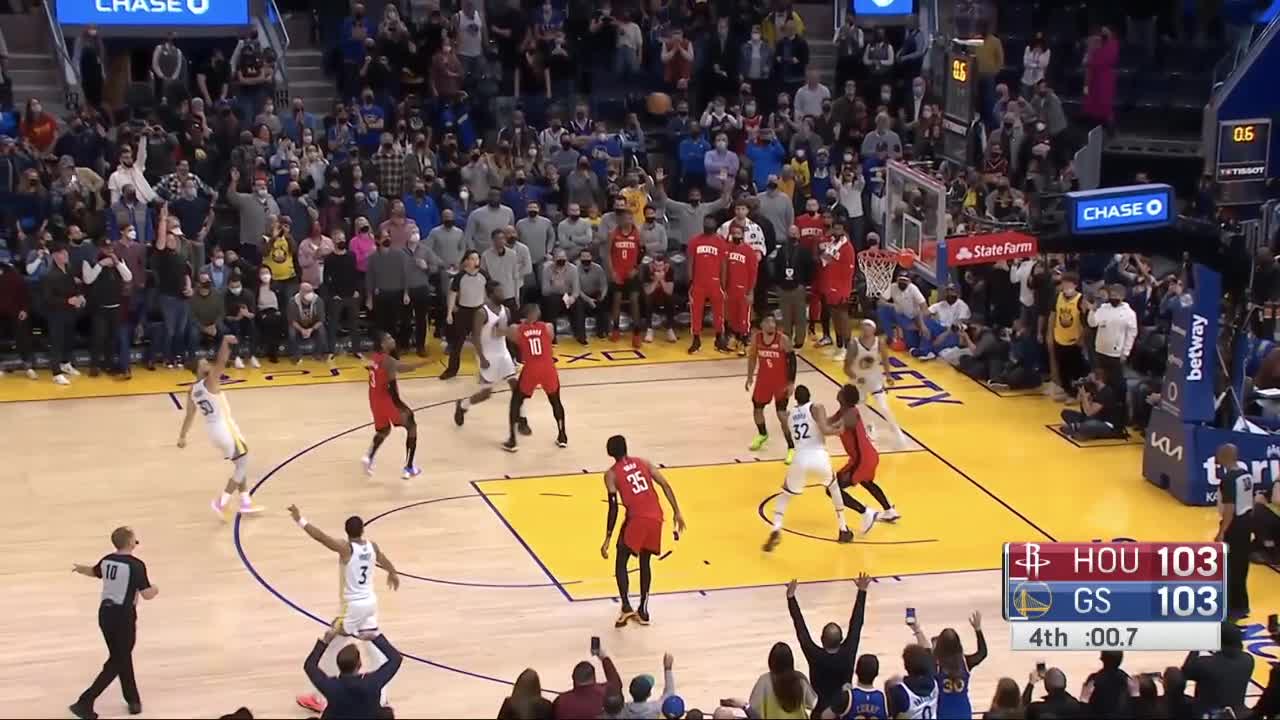 Stephen Curry hits clutch 3 then blocks Jrue Holiday to force OT
