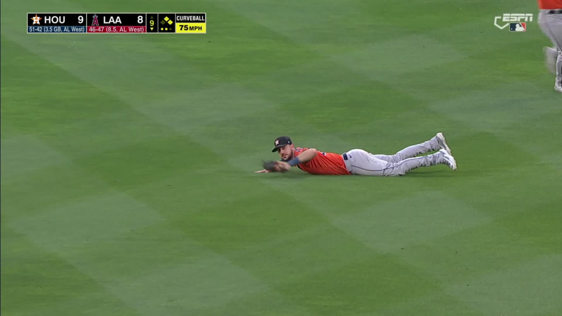 Kyle Tucker makes a diving game-winning catch for the final out to