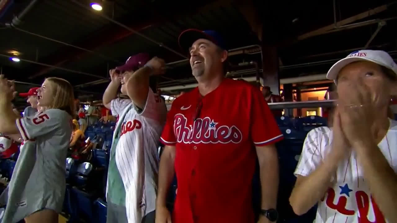 THE FIGHTINS ➡️: Bryce Harper ties the game 1-1 and Nick