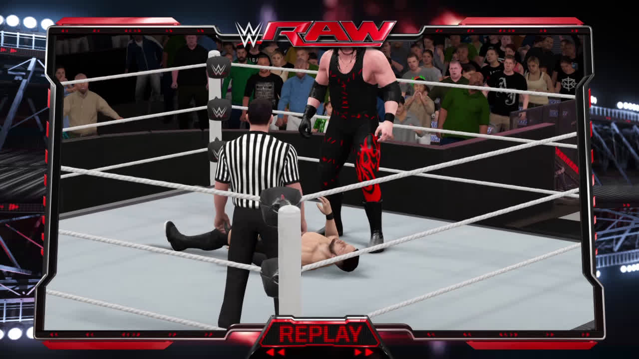 'superbalor' takes three chokeslams in a row and still kicks out! P